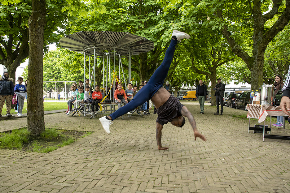 breakdance kid Colombia op heeswijkplein