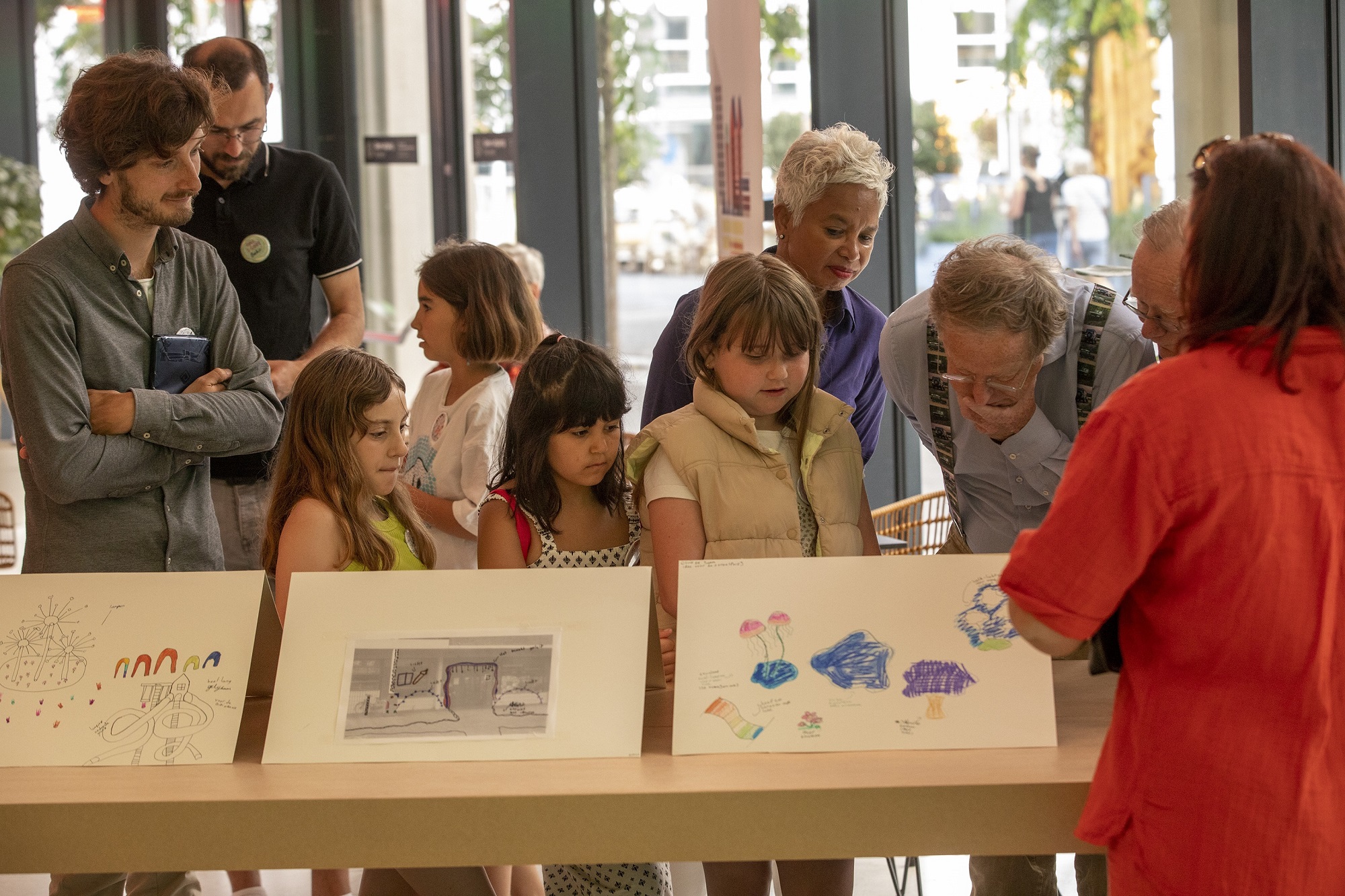 kindertekeningen met hun ideale plinten op de Dag van de Architectuur Den Haag