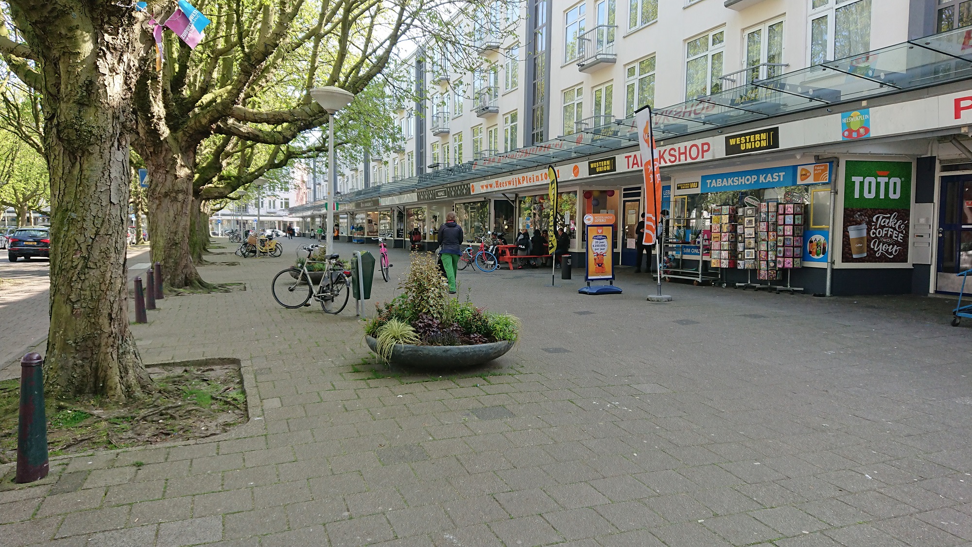 plinten met winkels in Den Haag Zuidwest