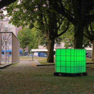 experimentele verlichting met groene kleur tijdelijk op het Heeswijkplein