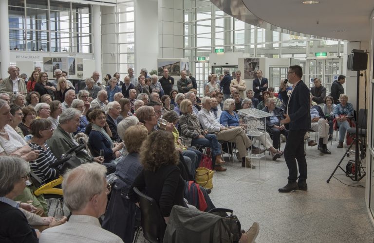 lezing Vincent Kompier in Atrium stadhuis, de huiskamer van Den Haag