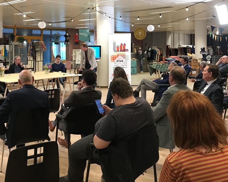 stadgesprek zaal over vervoer in den haag zuidwest